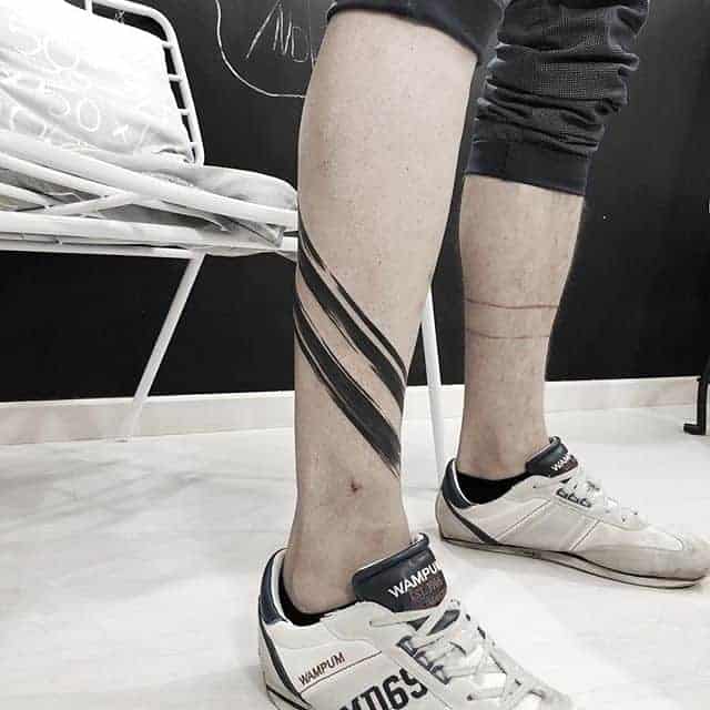 линии тату на голени