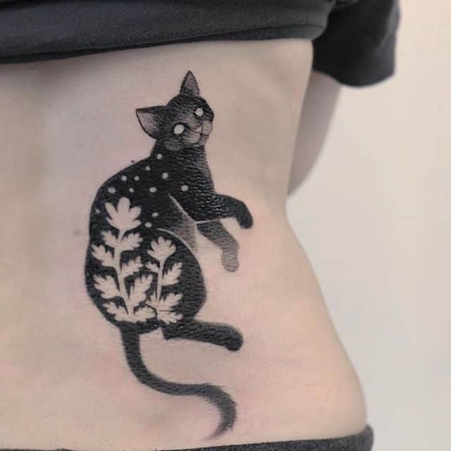 тату черная кошка