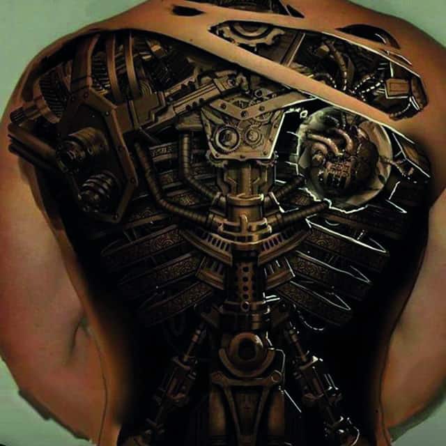 тату биомеханика на спине