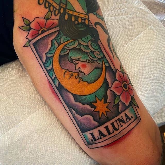 Традишнл татуировка