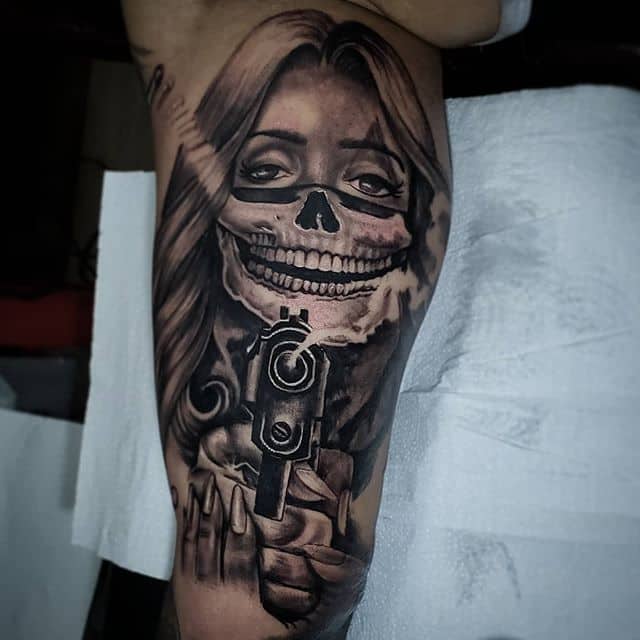 чикано тату с револьвером