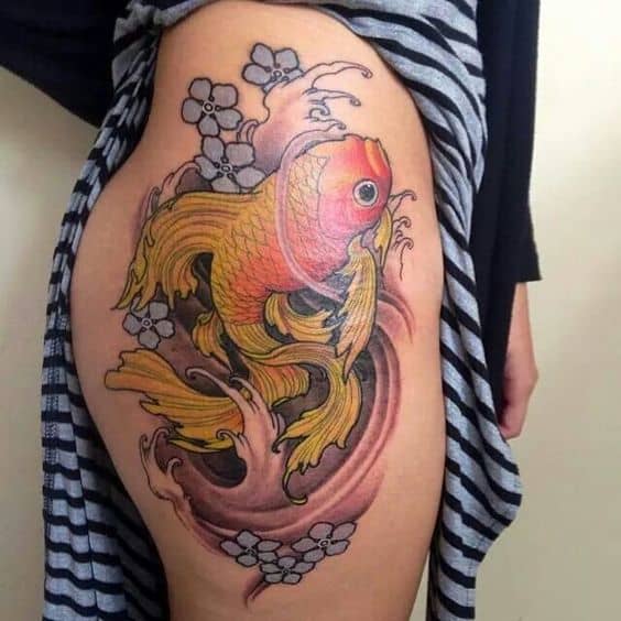 тату рыба на растяжках