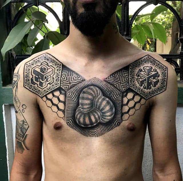 геометрия тату на груди