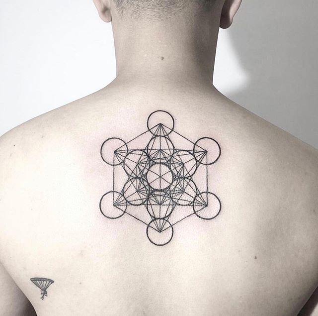геометрия тату на спине