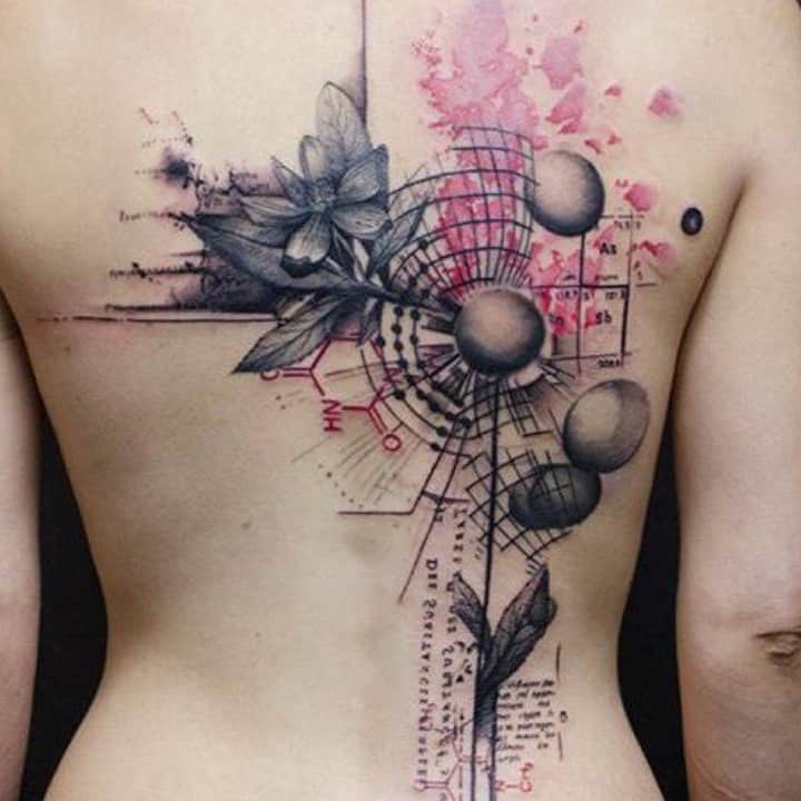 арт брют тату на спине