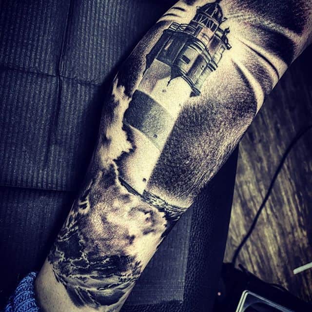 тату маяк рукав