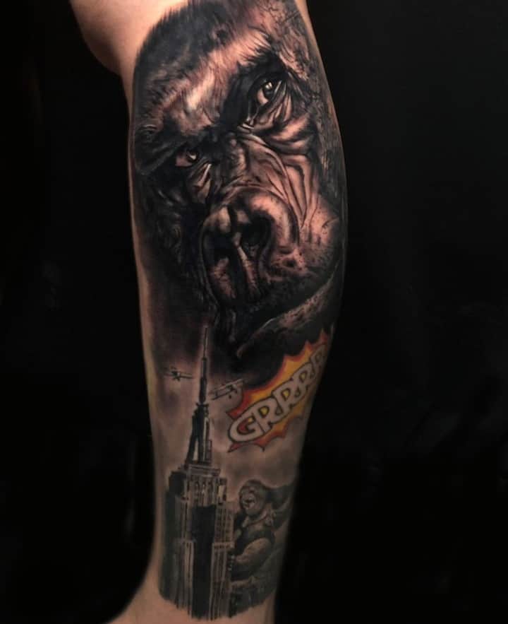 кинг конг тату на ноге