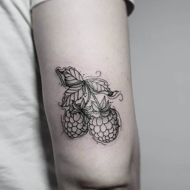 тату ежевика