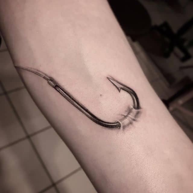 тату крючок