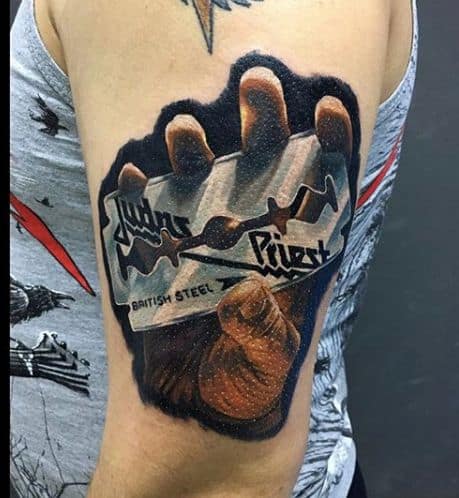 лезвие в руке тату