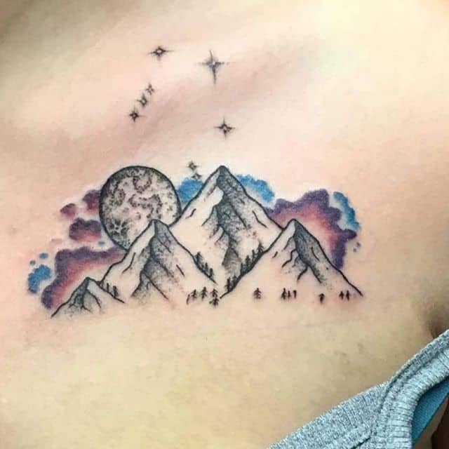 Тату горы на ключице