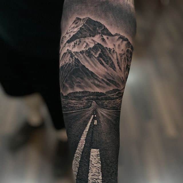 тату горы реализм