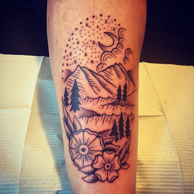 Тату горы с цветами