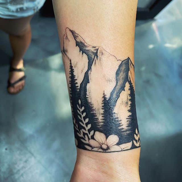 Татуировка горы чб