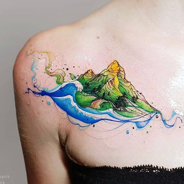 Тату горы море цветная