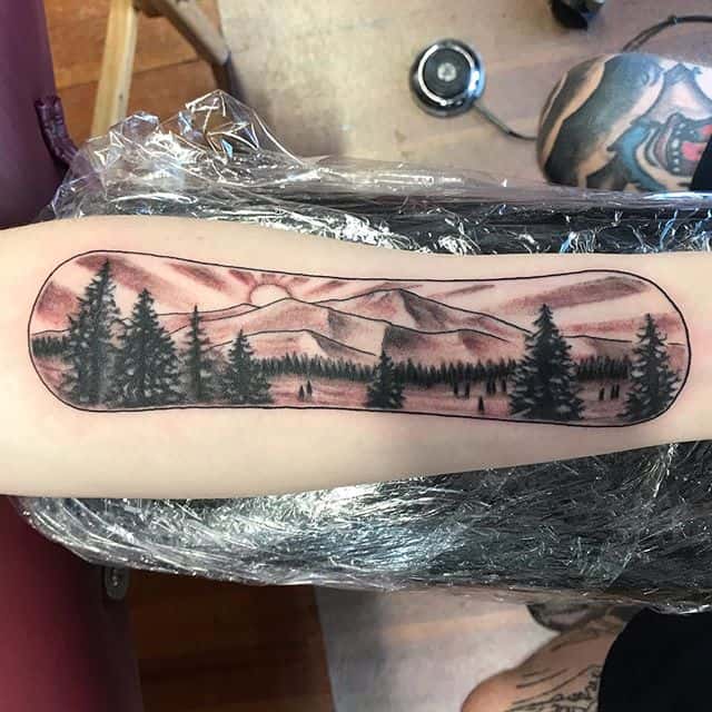 Тату горы на руке