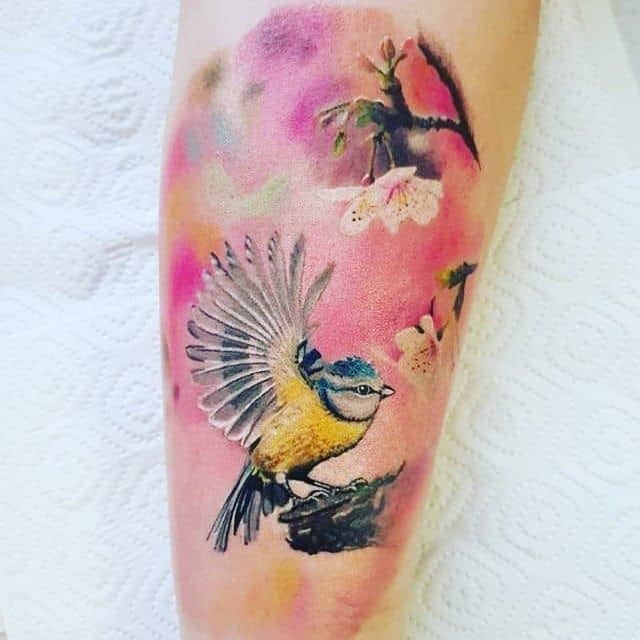 тату синичка в цвете