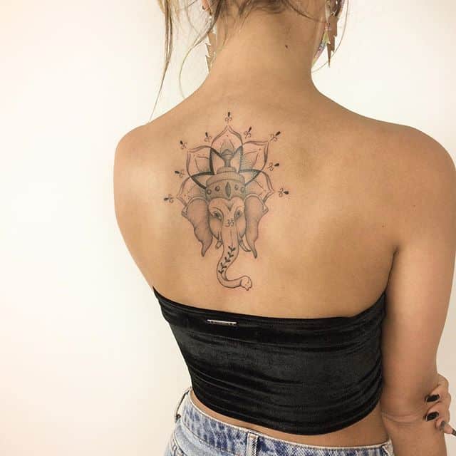 тату ганеша на спине