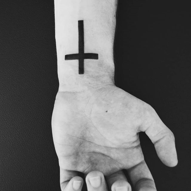 Тату на запястье