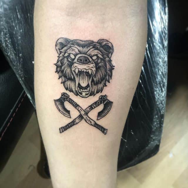 тату два топора