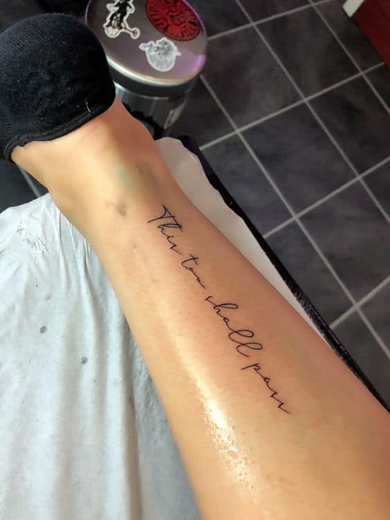 надпись на ноге