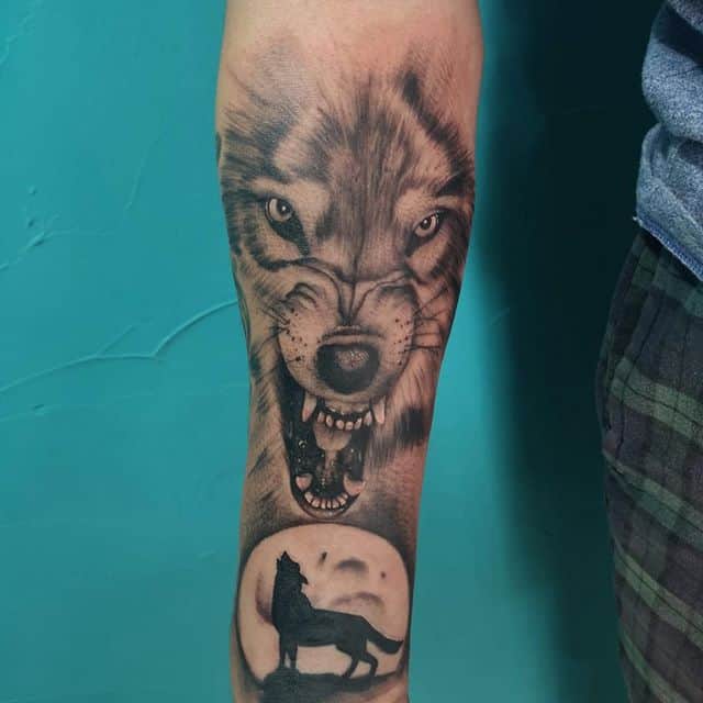 Мужская тату волк в биомеханическом стиле на руке
