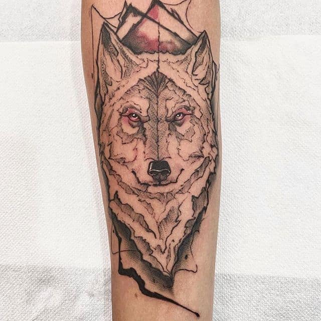 Тату белый волк в минималистичном стиле