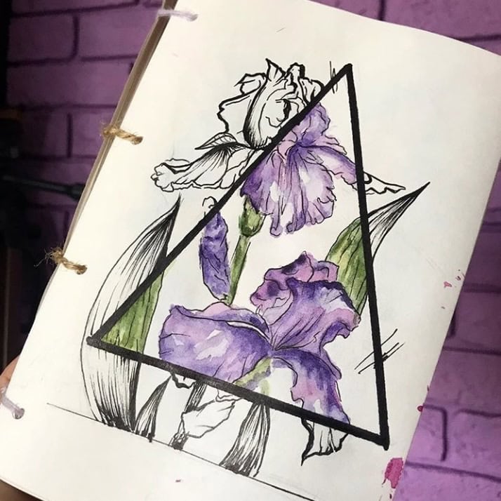 Ескіз тату квітка в стилі акварель для дівчат на руці