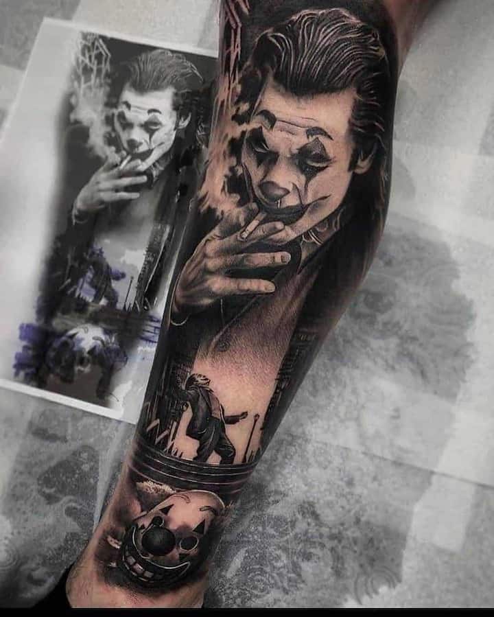 Джокер тату на ноге
