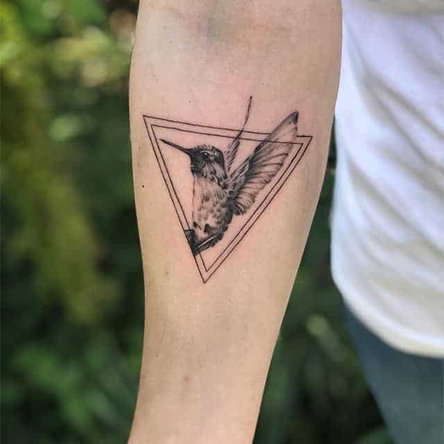 Треугольник колибри тату
