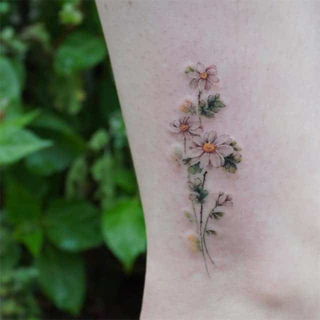 ромашки тату на щиколотке