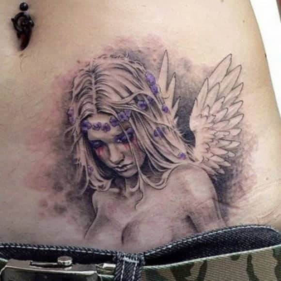 тату ангел на животе