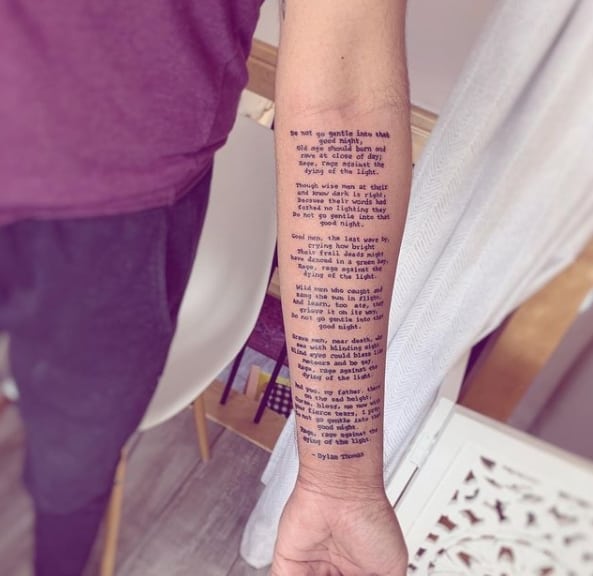 тату стихи на руке