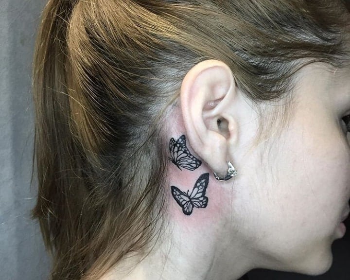 тату бабочки за ухом