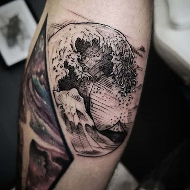 тату волна чб