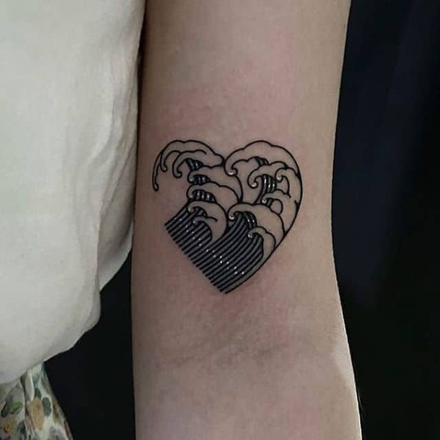 тату волна сердце