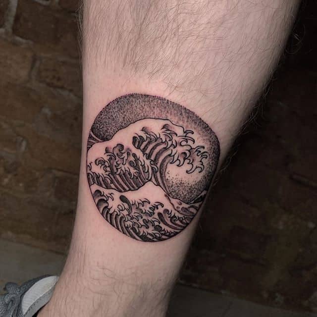 тату волна в круге