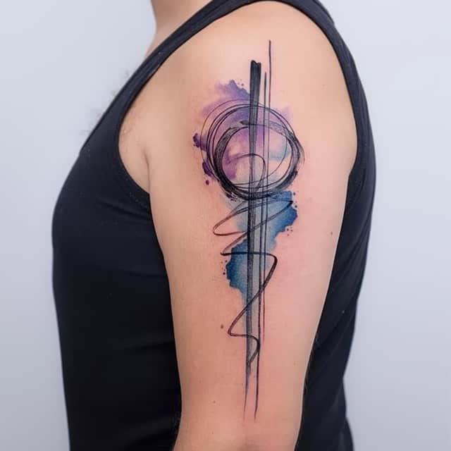 Абстракция тату на плече