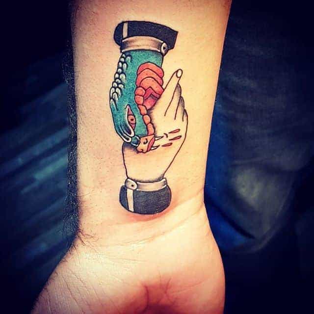 тату на запястье змея