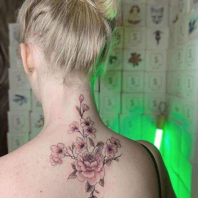 тату цветы на спине