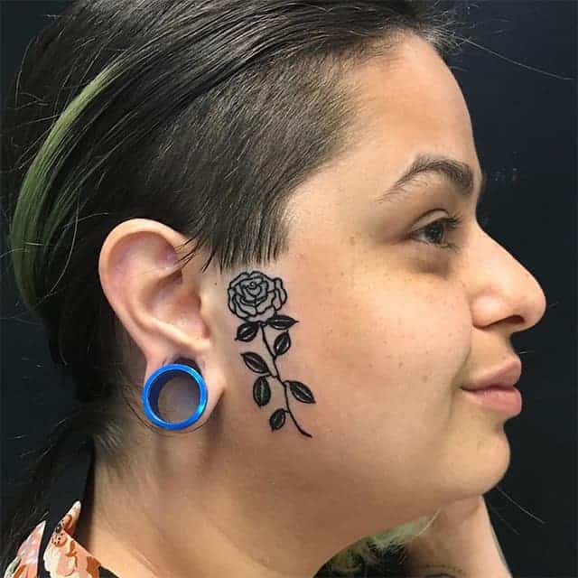 тату на лице роза