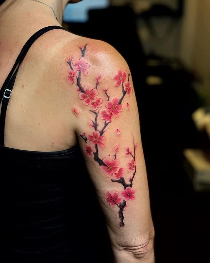тату на плече сакура