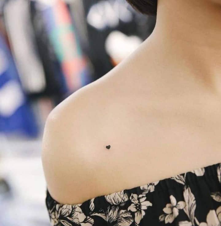 тату на плече сердечко