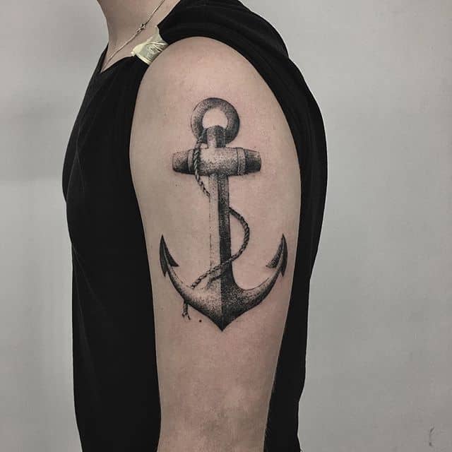 якорь тату на плече