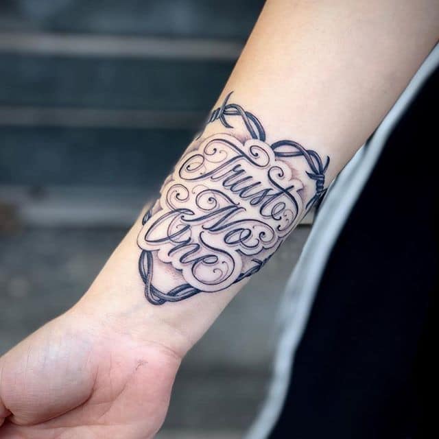 тату надпись