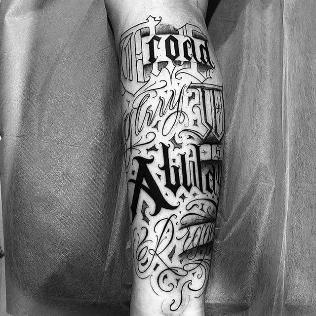 тату надпись мужская на ноге