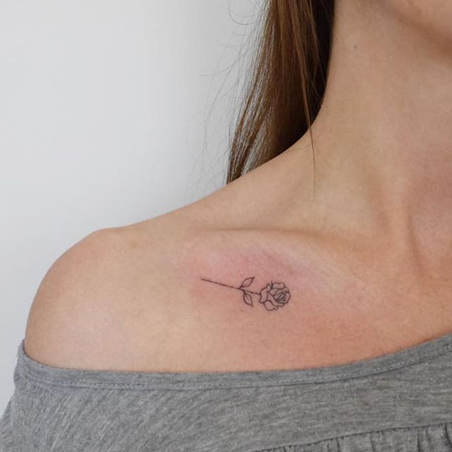 миниатюрные тату цветок