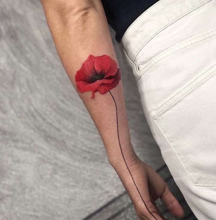 фото тату на руке мак