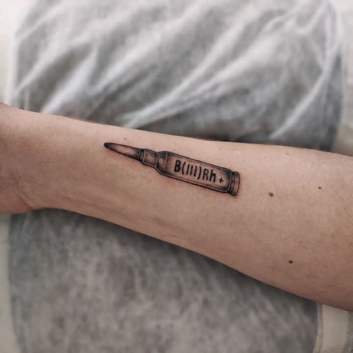 група крові тату в патроні