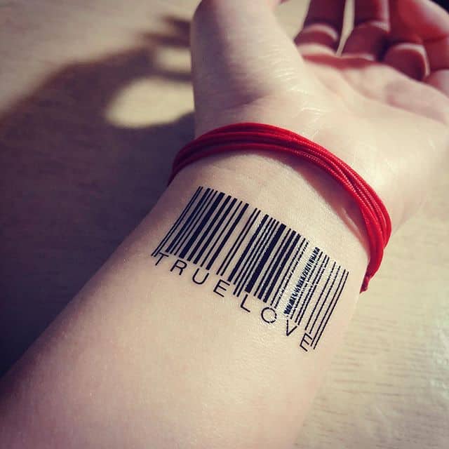 штрих код тату с надписью